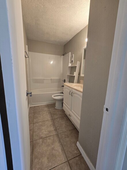 Building Photo - 13692 Orange Sunset Dr