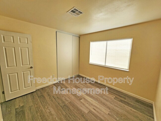 Building Photo - 1930 Kearney St