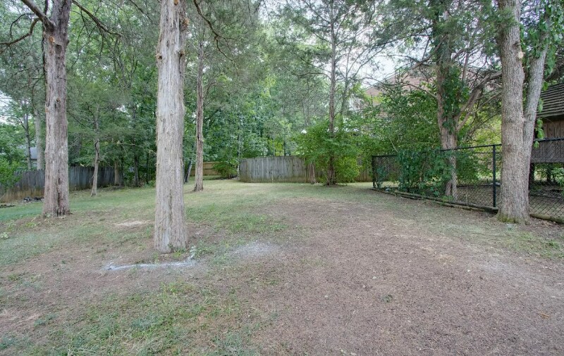 Building Photo - 606 Castlegate Dr