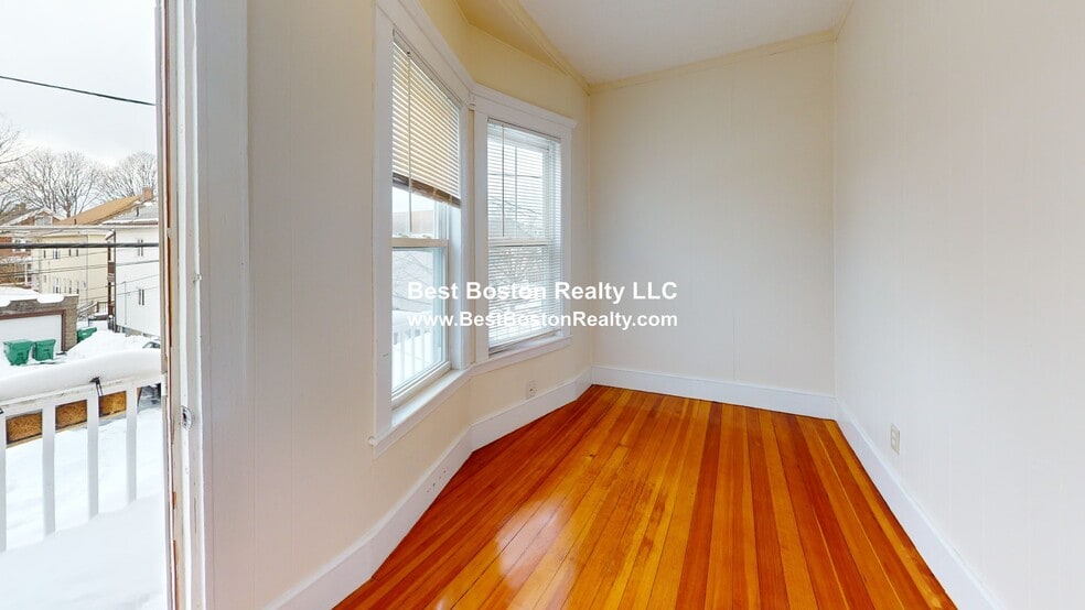 Building Photo - 93 Capen St