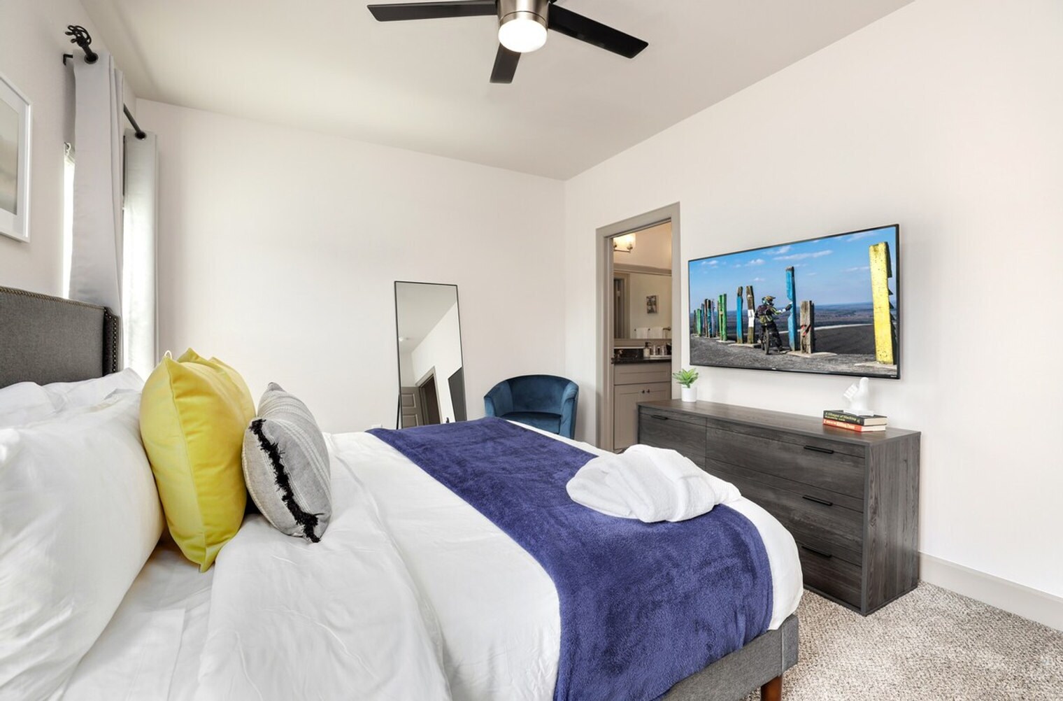 Building Photo - 414 NW Retreat Ln