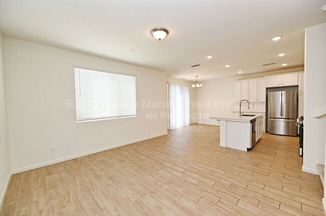 Building Photo - 2273 N Raleigh Dr