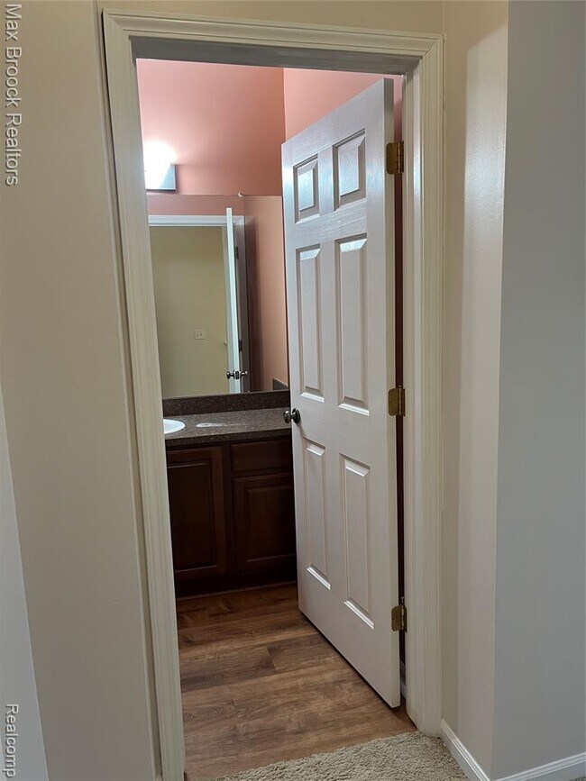 Building Photo - 3255 Camden Dr