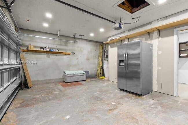 Building Photo - 4201 W Sailboat Dr