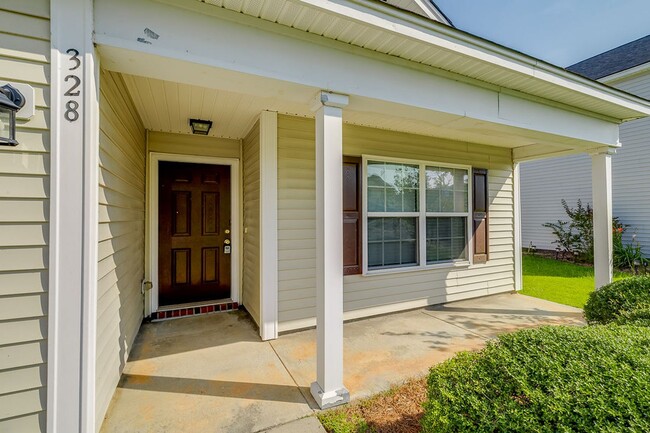 Building Photo - Spacious & Beautifully Maintained 5BR/3BA ...