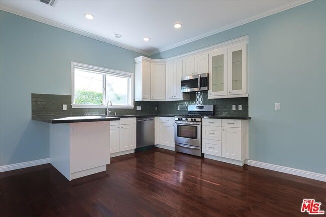 Building Photo - 809 N La Jolla Ave