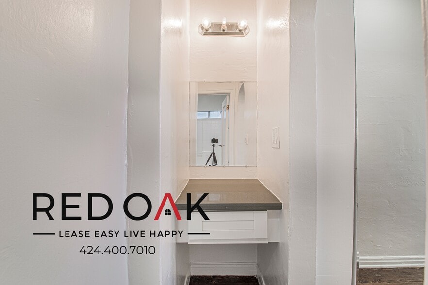 Building Photo - 4811 Melrose Ave