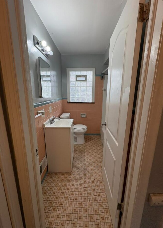 Building Photo - 19971 Stout St