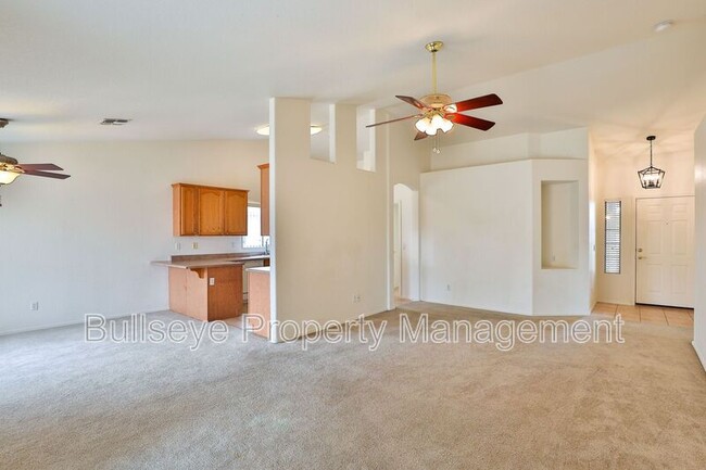 Building Photo - 515 N Aletta