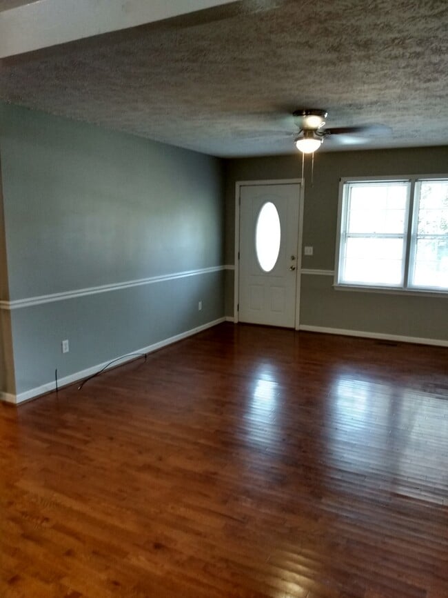 Large open living room - 275 Smith Loop Rd