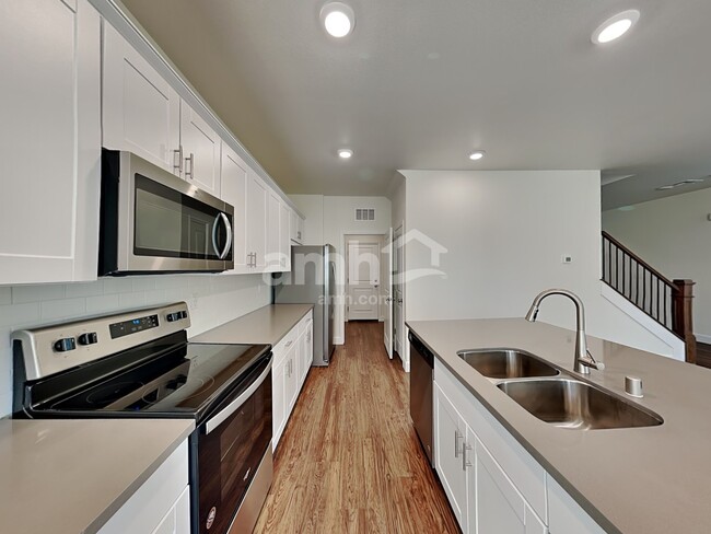 Building Photo - 1810 Macchia Ave