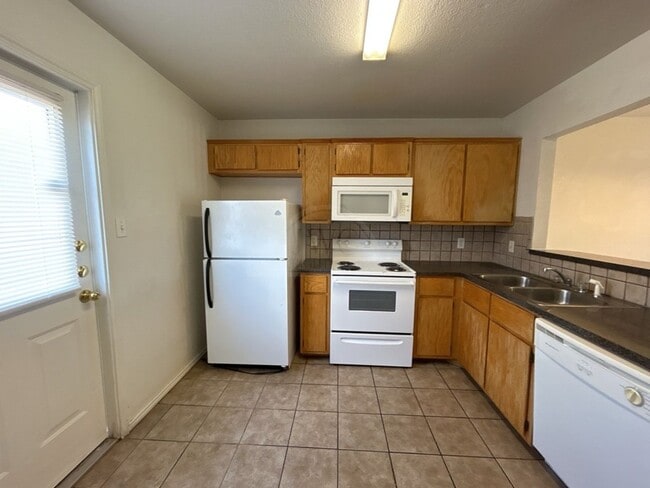 Building Photo - 3811 Edgefield St