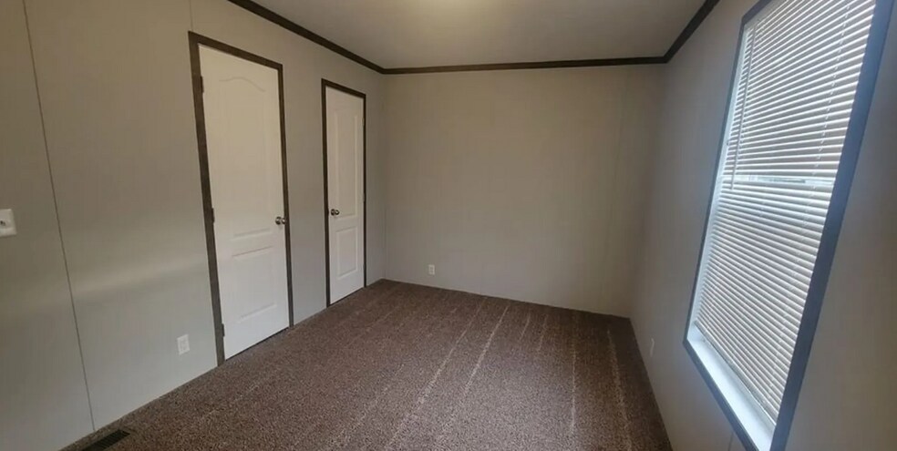 Building Photo - 305 Cedar Ln