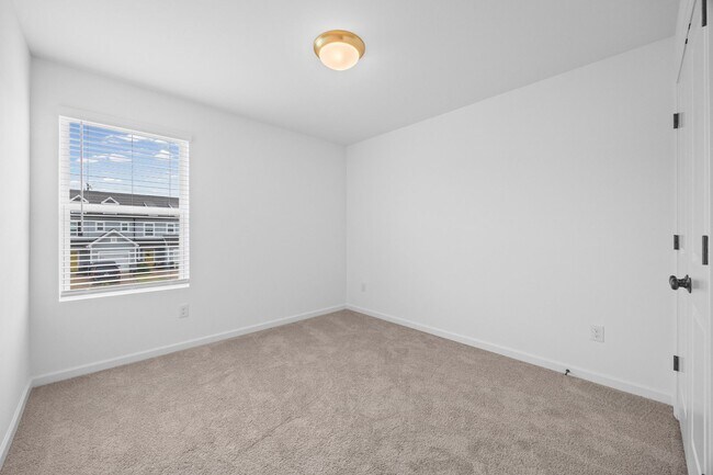 Building Photo - Stunning 3-bed, 2.5 bath townhome in Penley Place of Clover!