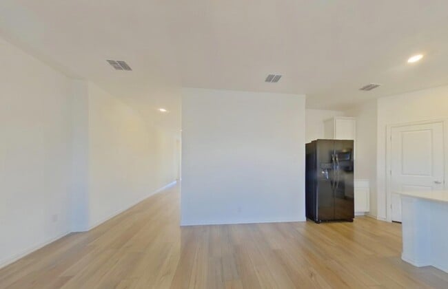 Building Photo - Bright, Spacious, and Ready to Call Home — 4 Bedrooms