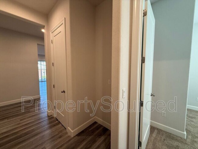 Building Photo - 614 Madrone St