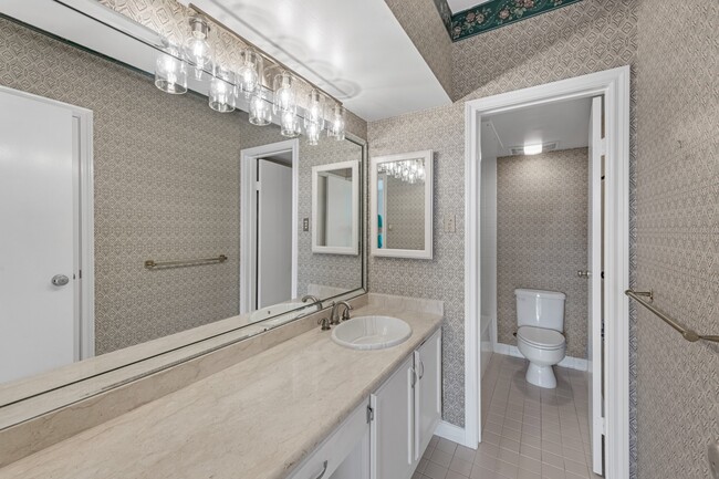 Building Photo - 5150 Hidalgo St