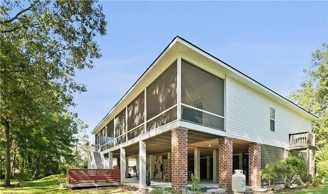 Building Photo - Beautiful 3 bedroom 2 bath home