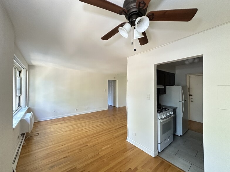 Building Photo - 3710 N Pine Grove Ave