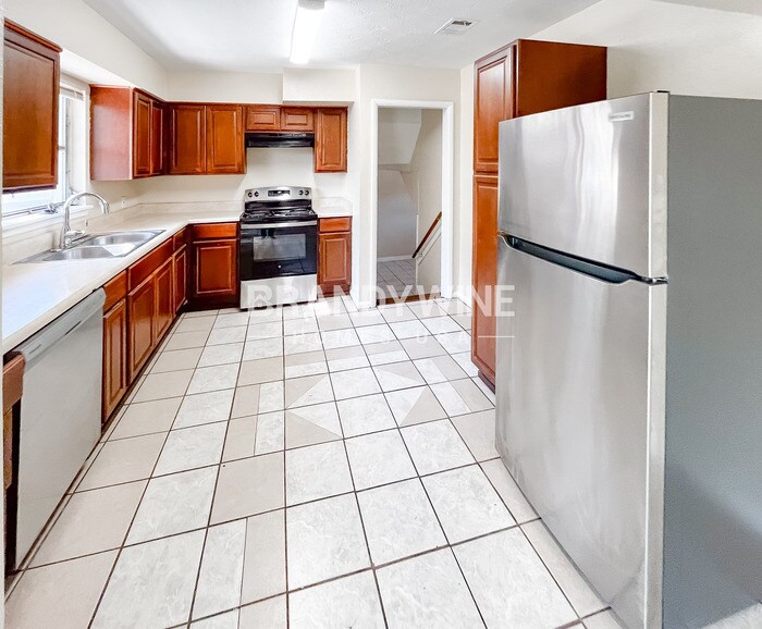 Building Photo - 930 Jorick Ct W