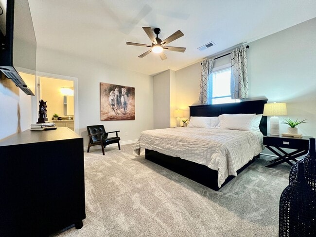 Building Photo - Luxury Home Incredible master suite Liberty Twp OH