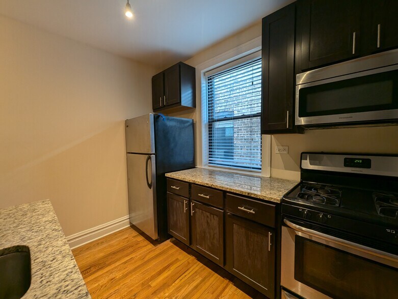 Building Photo - 2175 W Giddings St