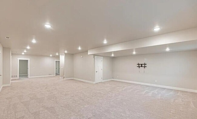 Building Photo - 5622 Glass Mountain Blvd