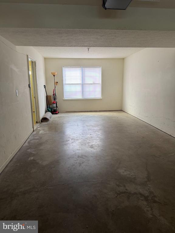 Building Photo - 206 Weathervane Dr