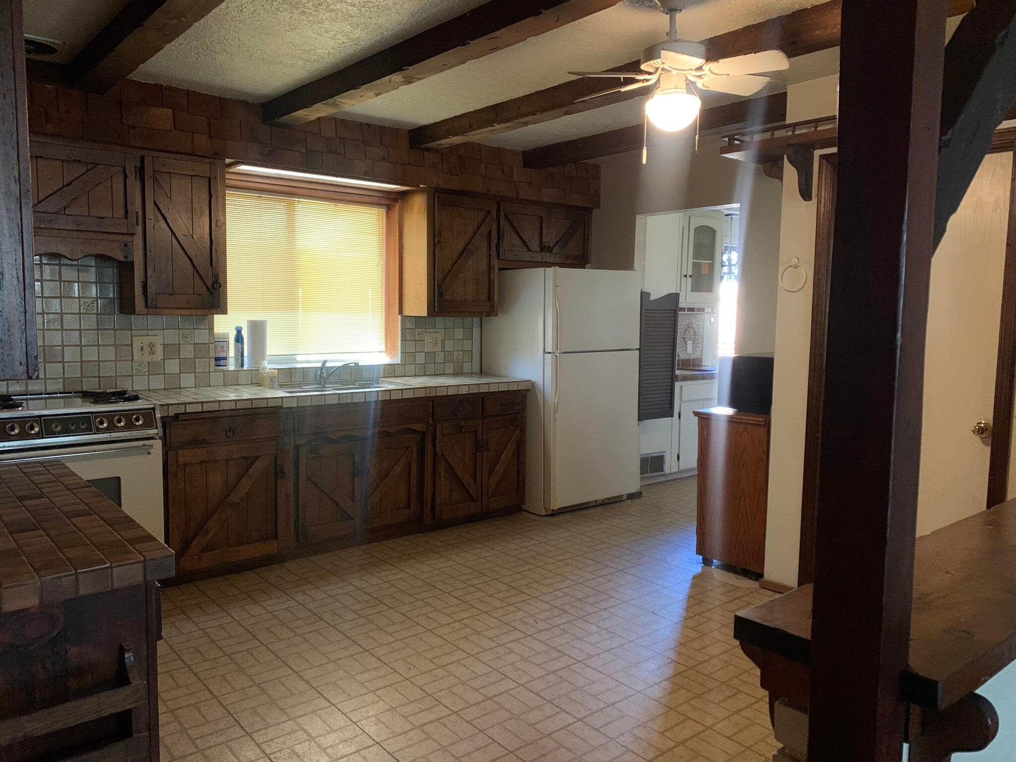 Kitchen - 7110 Celia Ave