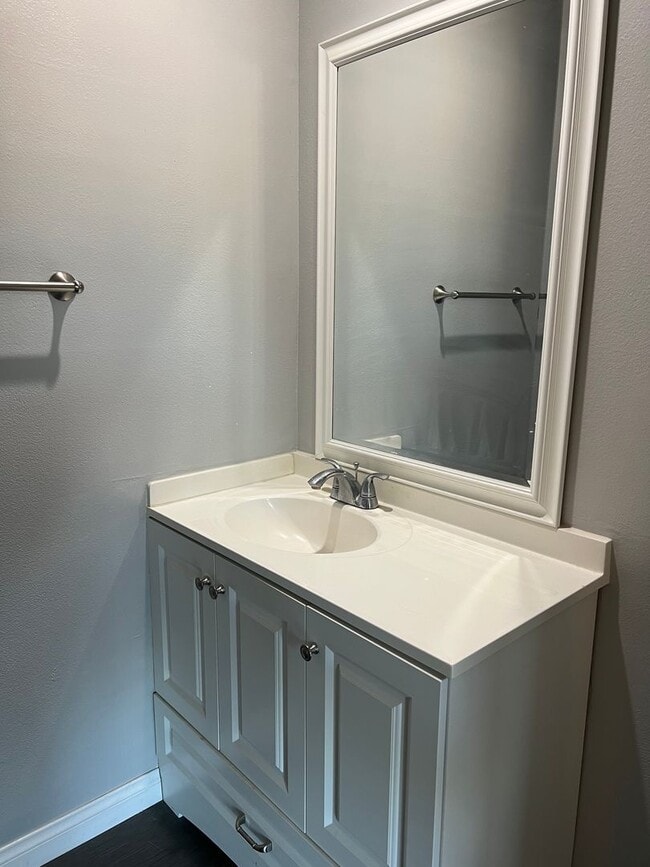 Building Photo - 2 Large Bedroom Home Centrally Located in Garden Grove