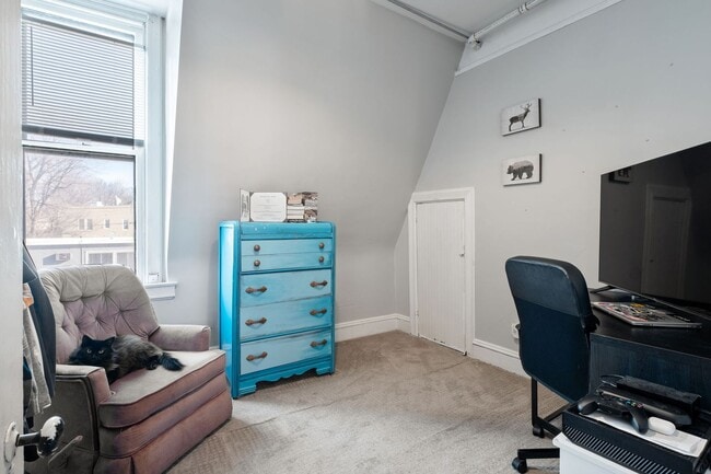 Building Photo - 223 Bates Ave