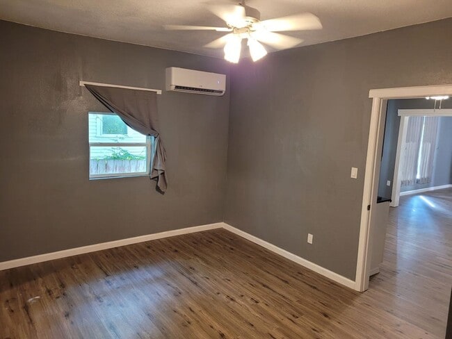 Building Photo - N 14th Street