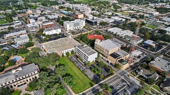 Building Photo - 302 SE Broadway St
