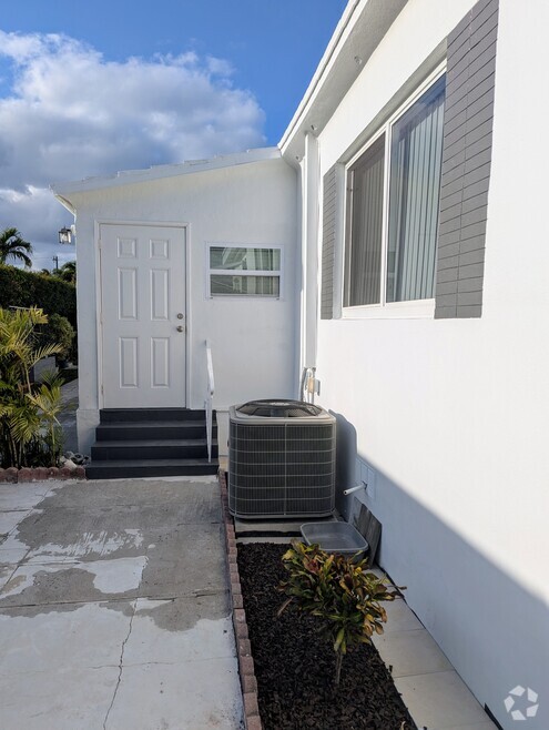 Building Photo - 826 83rd St