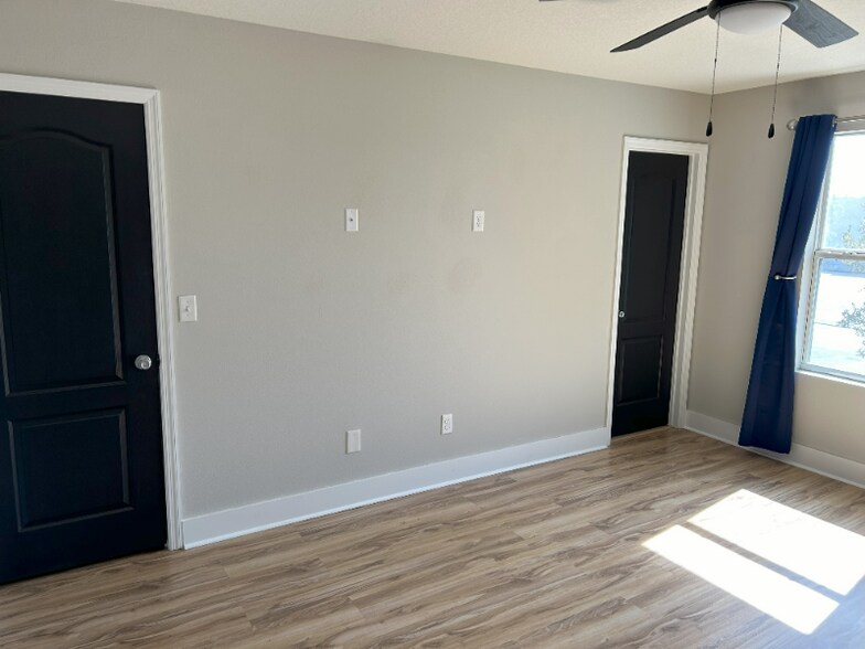 Building Photo - 217 Michelangelo Pl