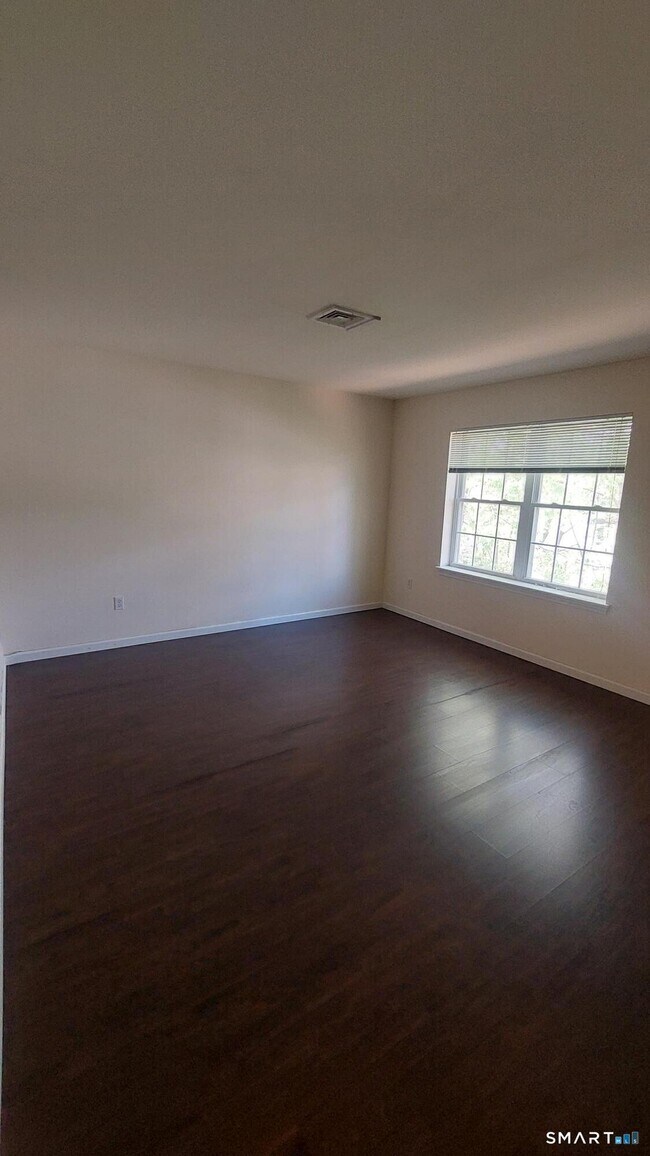 Building Photo - 11 Mannions Ln