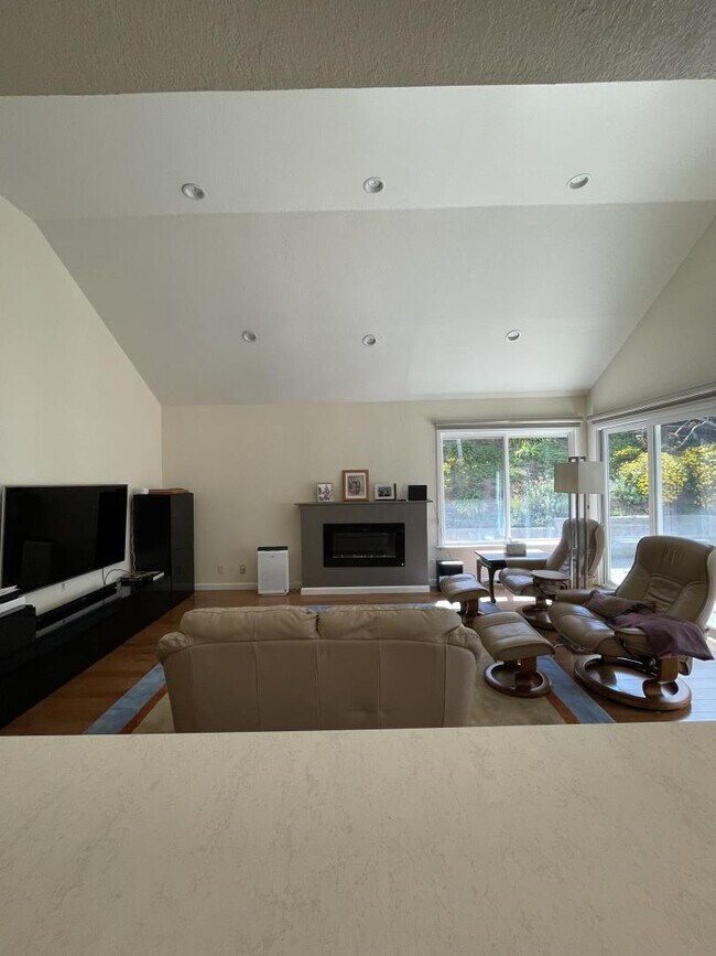 Building Photo - 100 Normandy Ct