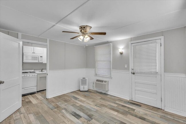 Building Photo - Cozy 1 bedroom/1 bath off of Ferguson