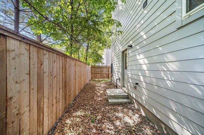 Building Photo - 4810 Martin Oaks Ln
