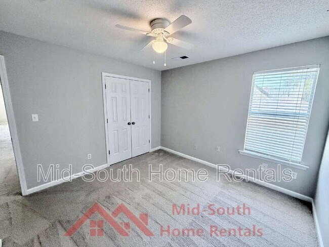 Building Photo - 11236 Wolf Woods Dr