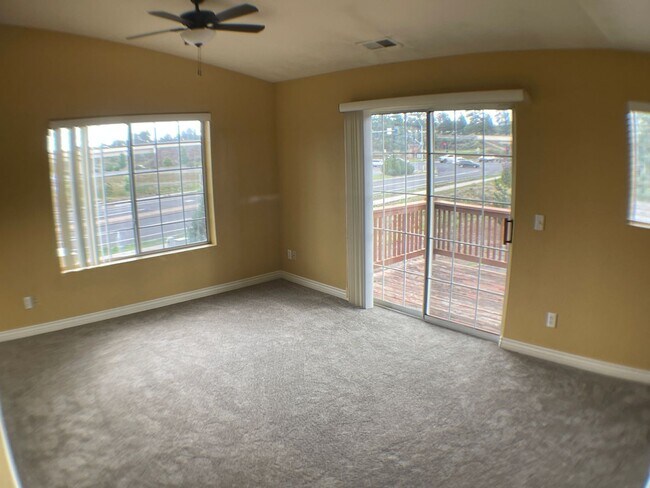 Building Photo - Townhouse in University heights COMING SOON!