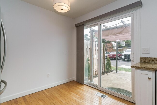 Building Photo - 1217 Weybridge Rd