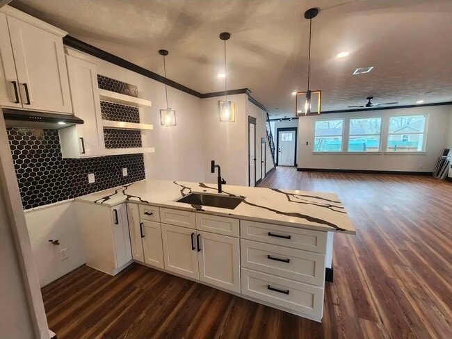 Building Photo - 1002 Natchez Ave