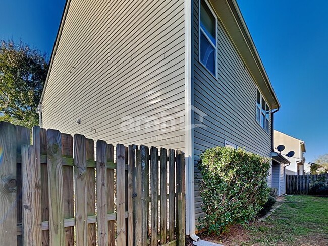 Building Photo - 317 Azalea Loop