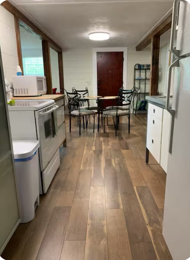 Building Photo - 911 11th St