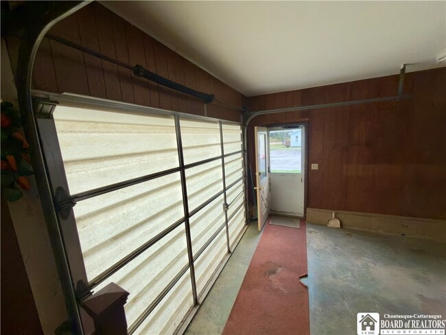 Building Photo - 32 Maple St