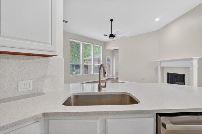 Building Photo - 6864 Bushnell Dr