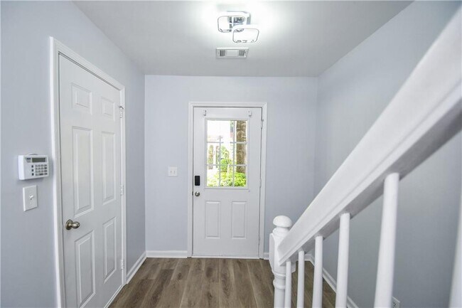 Building Photo - 2201 Landing Walk Dr