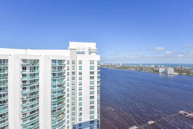 Building Photo - 231 Riverside Dr