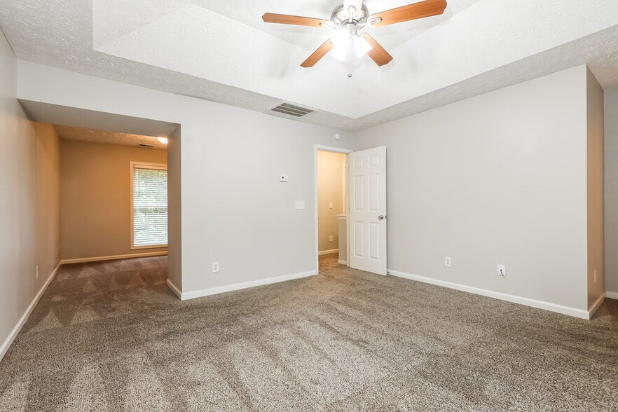 Building Photo - 4047 Riverside Pkwy